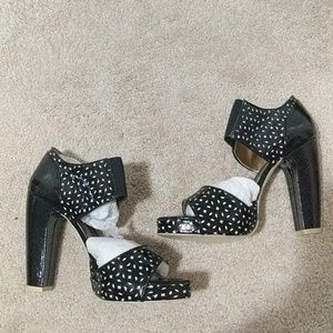 VS Black and white pocodot Zinc heels